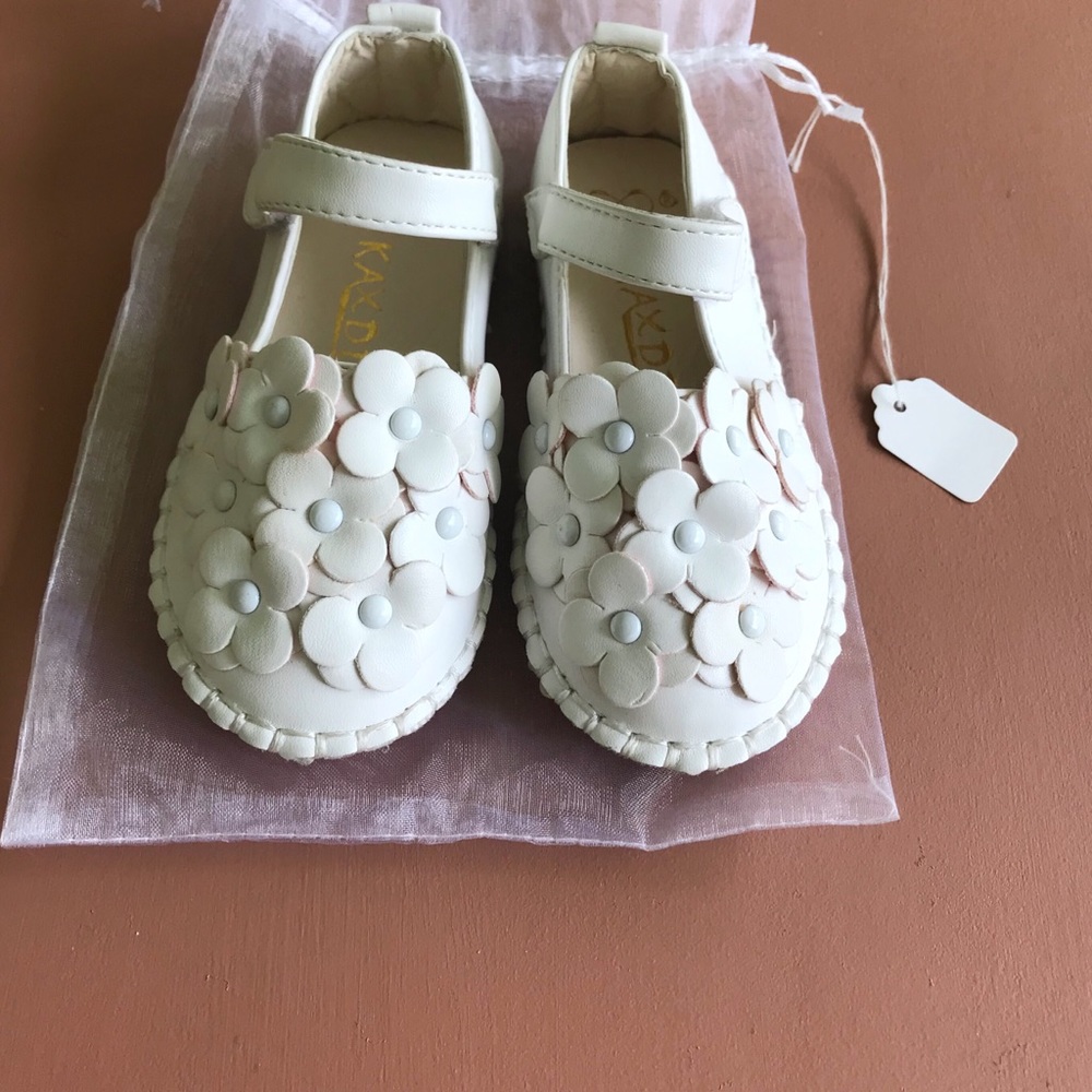 NWT Baby Girls Flats with Flower Petals